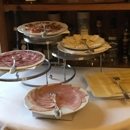 La Roseraie Restaurant Otel Montignac-Lascaux